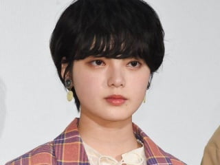平手友梨奈の笑っていない画像