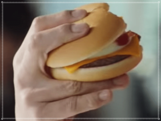 キムタクのハンバーガーの持ち方,マックCM画像
