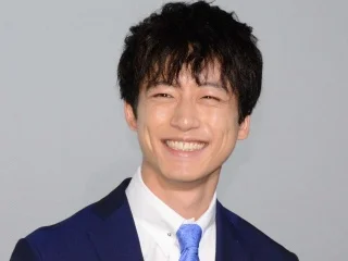坂口健太郎の顔画像